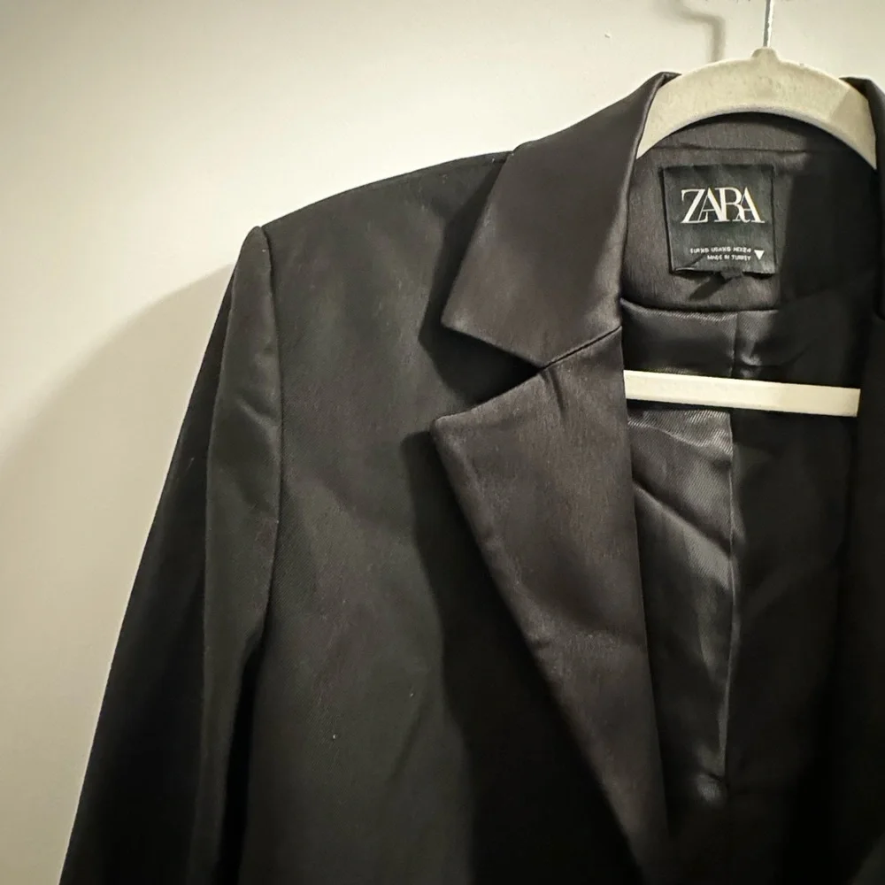 Zara Women's Black Jacket - Picture 2 of 3